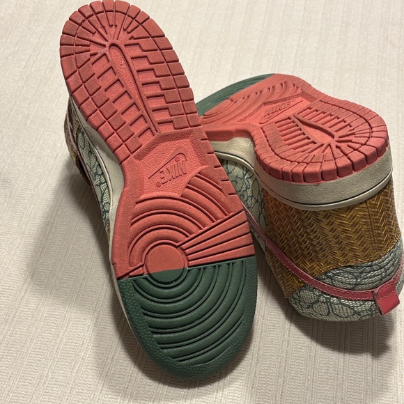 Nike Dunk ‘Nori Floral Bloom’ High-Tops with Pink and Gold Accents - Picture 10 of 13